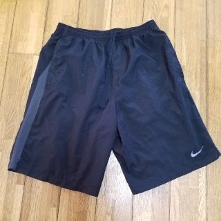 ナイキ(NIKE)のNIKEハーフパンツ　メンズM(ショートパンツ)