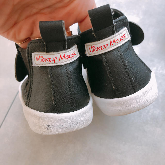 H&M(エイチアンドエム)のミッキーのスニーカー キッズ/ベビー/マタニティのベビー靴/シューズ(~14cm)(スニーカー)の商品写真