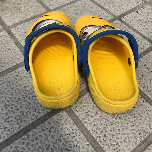 crocs(クロックス)のミニオン  クロックス　 キッズ/ベビー/マタニティのベビー靴/シューズ(~14cm)(サンダル)の商品写真