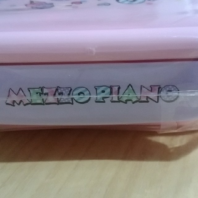 mezzo piano(メゾピアノ)のお値下げ新品🌼メゾピアノお弁当箱 インテリア/住まい/日用品のキッチン/食器(弁当用品)の商品写真