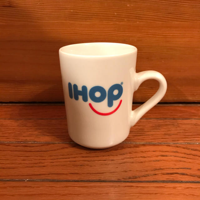 マクドナルド(マクドナルド)のIHOP スマイリーマグカップ 新品未使用 アメリカン雑貨 インテリア/住まい/日用品のキッチン/食器(グラス/カップ)の商品写真