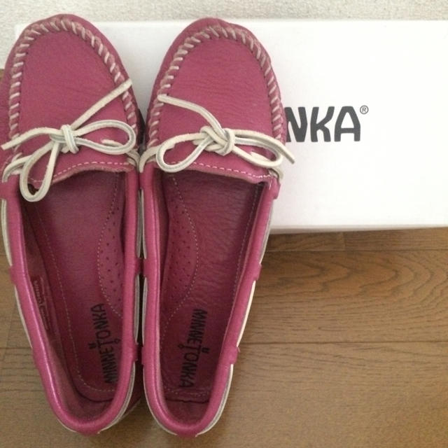 Minnetonka(ミネトンカ)のミネトンカスムースレザー 7.5モカシン レディースの靴/シューズ(ローファー/革靴)の商品写真
