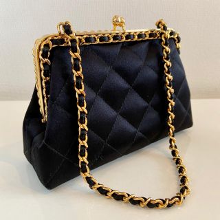 シャネル(CHANEL)のCHANEL シャネル シルク がま口 バッグ 黒 ゴールド金具(ハンドバッグ)