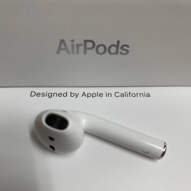 Apple(アップル)のAirpods エアーポッズ　第1世代　L左耳　エアポッズ　アップル製品 純正品 スマホ/家電/カメラのオーディオ機器(ヘッドフォン/イヤフォン)の商品写真