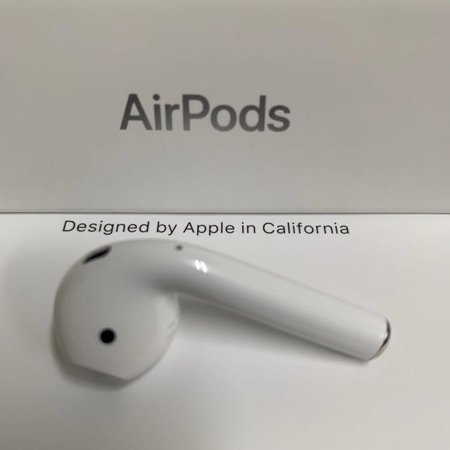 Apple(アップル)のAirpods エアーポッズ　第1世代　L左耳　エアポッズ　アップル製品 純正品 スマホ/家電/カメラのオーディオ機器(ヘッドフォン/イヤフォン)の商品写真