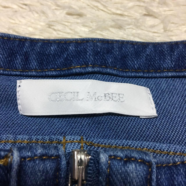 CECIL McBEE(セシルマクビー)のノーカラー デニムジャケット ファスナー ポケット付き オリジナル セシル レディースのジャケット/アウター(ノーカラージャケット)の商品写真