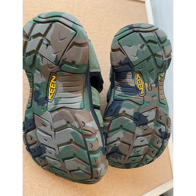 KEEN(キーン)の KEEN Newport H2 Crushed Bronze Green キッズ/ベビー/マタニティのキッズ靴/シューズ(15cm~)(サンダル)の商品写真