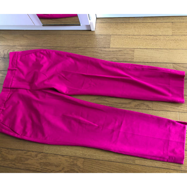 ZARA(ザラ)のZARA WOMAN クロップド　パンツ　ピンク レディースのパンツ(クロップドパンツ)の商品写真