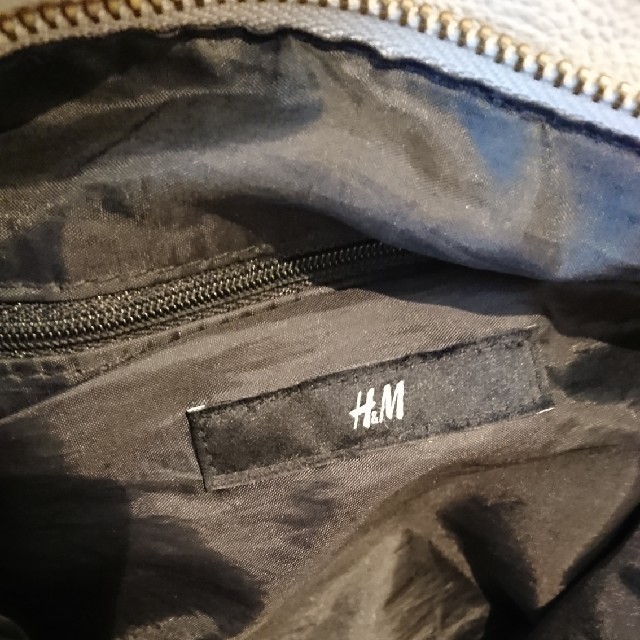H&M(エイチアンドエム)のH&M  フリンジショルダーバッグ2wayタイプ レディースのバッグ(ショルダーバッグ)の商品写真