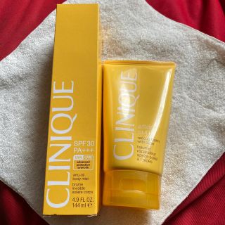 クリニーク(CLINIQUE)のCLINIQUE☆ボディ用日焼け止めミスト☆新品未使用☆おまけ付き(日焼け止め/サンオイル)