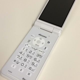 エヌティティドコモ(NTTdocomo)のdocomo P-01H ホワイト(携帯電話本体)