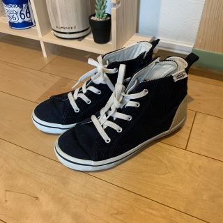 ヴァンズ(VANS)のnayaさん専用　VANS キッズスニーカー と半ズボン2点とサンダル(スニーカー)