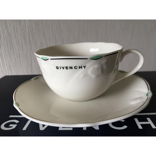GIVENCHY(ジバンシィ)のAki29様専用　GIVENCHY コーヒーカップ　5客 インテリア/住まい/日用品のキッチン/食器(グラス/カップ)の商品写真