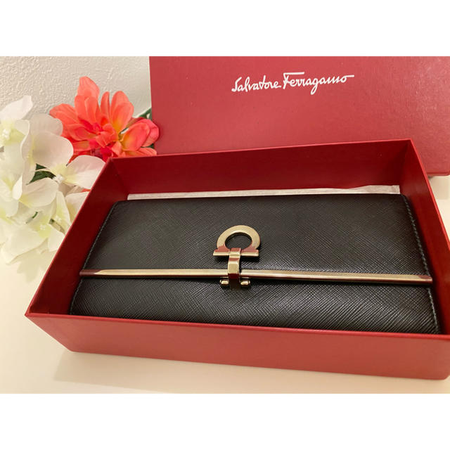 破格早い物勝ち!!‼️❇️新品展示品❇️Ferragamo フェラガモ 長財布