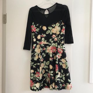 フォーエバートゥエンティーワン(FOREVER 21)のForever21 花柄　ワンピース　M(ミニワンピース)