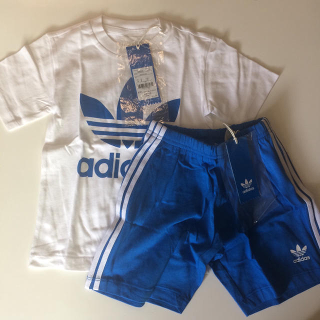 adidas(アディダス)の『 新品』 アディダス オリジナルス 上下セット キッズ/ベビー/マタニティのキッズ服男の子用(90cm~)(その他)の商品写真