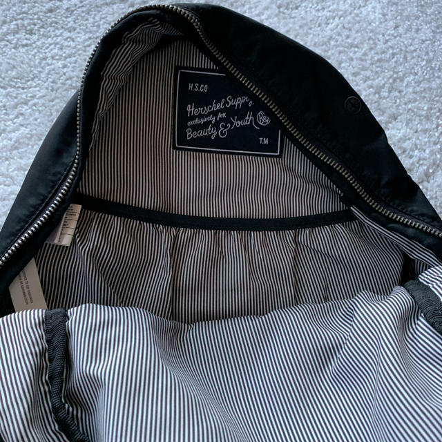 HERSCHEL(ハーシェル)のHerschel Supply　黒　リュック レディースのバッグ(リュック/バックパック)の商品写真