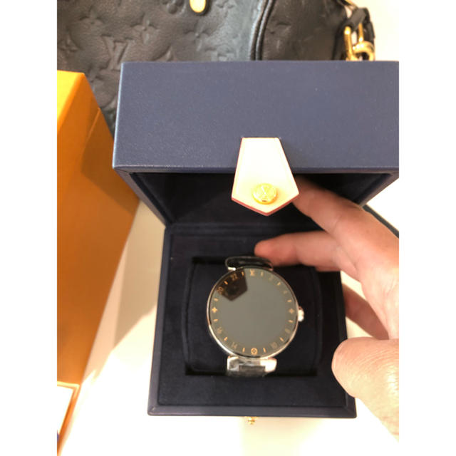 LOUIS VUITTON(ルイヴィトン)のLouis Vitton Black leather watch  メンズの時計(腕時計(デジタル))の商品写真