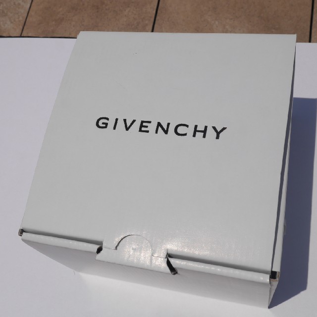 GIVENCHY(ジバンシィ)のGIVENCHY ペアコーヒーカップセット インテリア/住まい/日用品のキッチン/食器(グラス/カップ)の商品写真