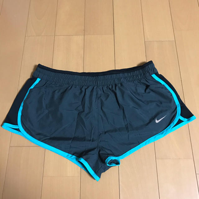 NIKE(ナイキ)のナイキ　ランパン　サイズＬ 美品 レディースのパンツ(ショートパンツ)の商品写真