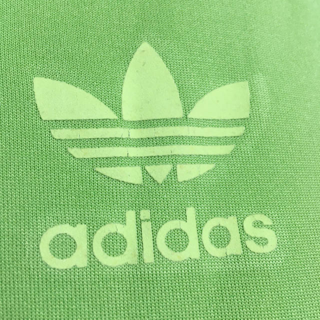 adidas(アディダス)の春秋に　アディダス  S ジャージワンピース　ダブルジップ　ライトグラスグリーン レディースのワンピース(ひざ丈ワンピース)の商品写真