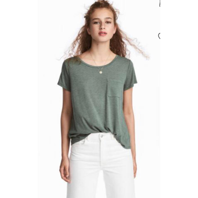 H&M(エイチアンドエム)の【カーキグリーン無地Tシャツ】H&M　サイズS レディースのトップス(Tシャツ(半袖/袖なし))の商品写真