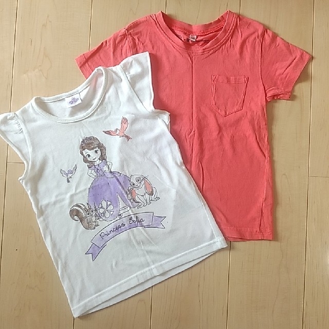 Disney(ディズニー)のTシャツ二枚セット　120 キッズ/ベビー/マタニティのキッズ服女の子用(90cm~)(Tシャツ/カットソー)の商品写真