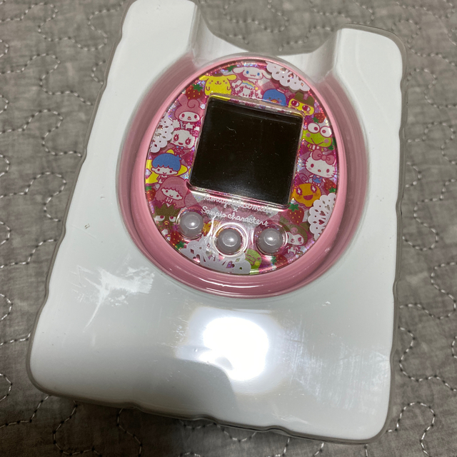 BANDAI(バンダイ)のたまごっちみーつ　サンリオ　 エンタメ/ホビーのゲームソフト/ゲーム機本体(携帯用ゲーム機本体)の商品写真