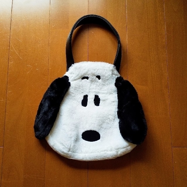 SNOOPY(スヌーピー)の【新品】スヌーピーふわふわバッグ　USJ レディースのバッグ(メッセンジャーバッグ)の商品写真