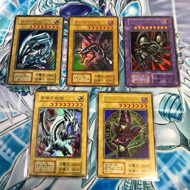 最大59%オフ! 遊戯王 青眼の白龍 ブラックマジシャン 真紅眼の黒竜