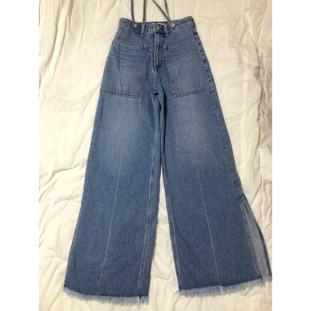 moussy(マウジー)のMOUSSY STRAP WIDE DENIM レディースのパンツ(デニム/ジーンズ)の商品写真