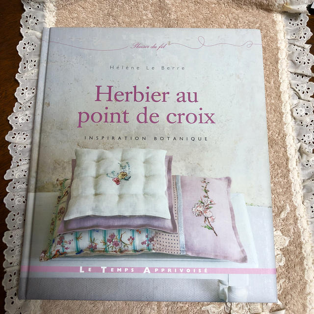 Herbier au point de croix クロスステッチ洋書