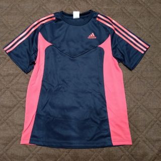 アディダス(adidas)のadidas Tシャツ(Tシャツ(半袖/袖なし))