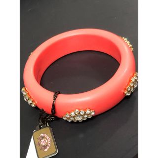 ジューシークチュール(Juicy Couture)の未使用タグ付　ジューシークチュール　バングル　ブレスレット　オレンジ　値下げ！(ブレスレット/バングル)