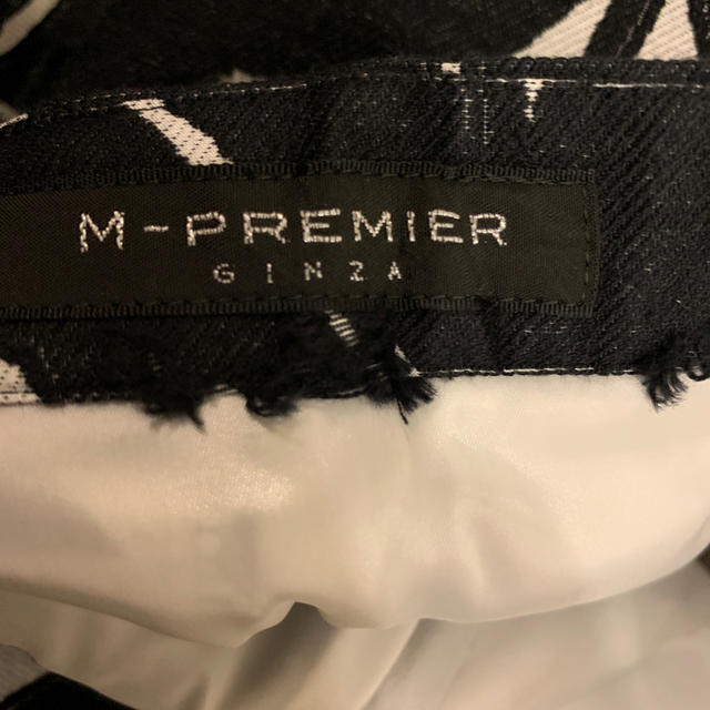 M-premier(エムプルミエ)の再値下げ！M-PREMIER GINZA ブラックデニム柄スカート　34（XS） レディースのスカート(ひざ丈スカート)の商品写真