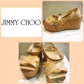 ジミーチュウ(JIMMY CHOO)のジミーチュウ　ベージュパテント　ストラップ　サンダル(サンダル)