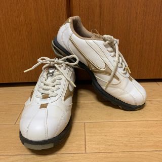 ミズノ(MIZUNO)のミズノ　ゴルフシューズ　MIZUNO 22.5 白×ゴールド(シューズ)