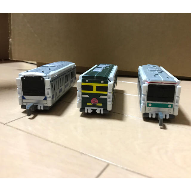 BANDAI(バンダイ)のバンダイ　VooV（ブーブ）3個セット　変身電車🚃 キッズ/ベビー/マタニティのおもちゃ(電車のおもちゃ/車)の商品写真