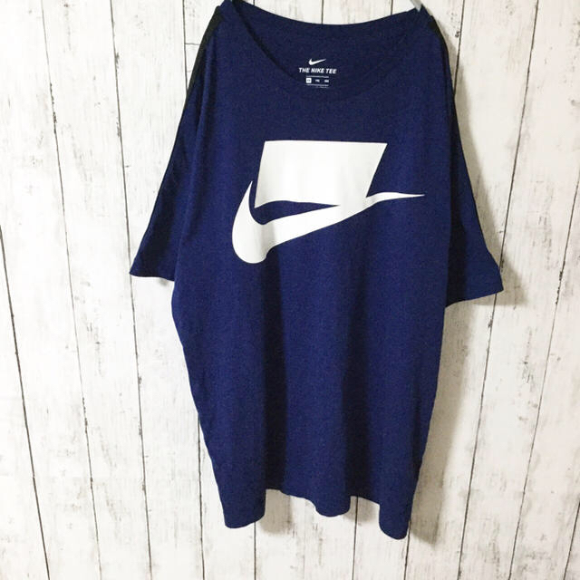 NIKE(ナイキ)の激レア　完売　NIKE ナイキ　NSW ビッグスウォッシュ テープロゴ Tシャツ メンズのトップス(Tシャツ/カットソー(半袖/袖なし))の商品写真