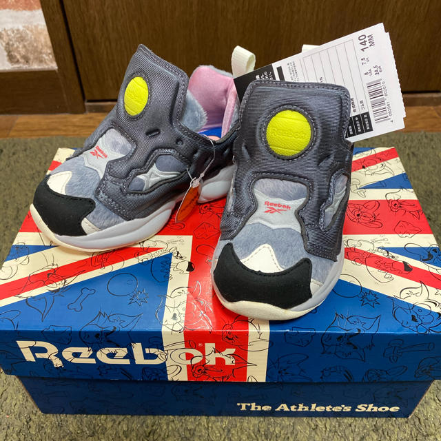 Reebok(リーボック)のReebok バーサポンプフューリー　トム&ジェリー　完売 キッズ/ベビー/マタニティのベビー靴/シューズ(~14cm)(スニーカー)の商品写真