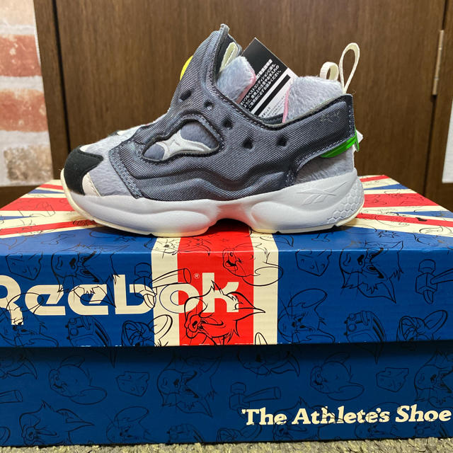 Reebok(リーボック)のReebok バーサポンプフューリー　トム&ジェリー　完売 キッズ/ベビー/マタニティのベビー靴/シューズ(~14cm)(スニーカー)の商品写真