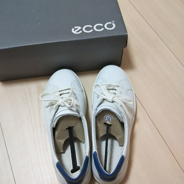 ecco スニーカー 白 24センチ 新品未使用の通販 by らららんど's shop