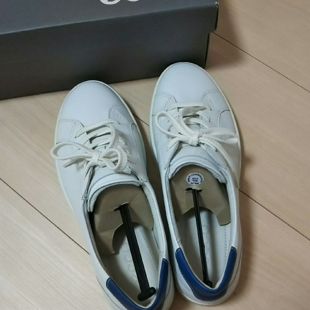 ecco スニーカー 白 24センチ 新品未使用の通販 by らららんど's shop