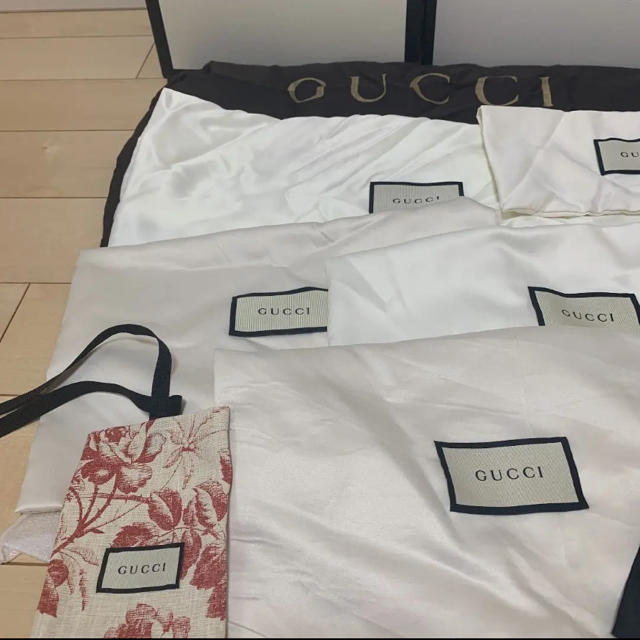 Gucci(グッチ)のGUCCI グッチ　ブランド　箱　ショップ袋　保存袋　カード　リボン レディースのバッグ(ショップ袋)の商品写真