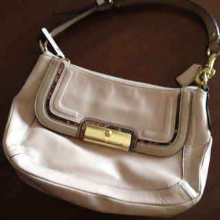 コーチ(COACH)のコーチ。少しレトロなレザーバッグ。(ショルダーバッグ)