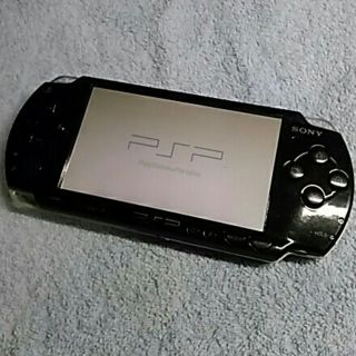 プレイステーションポータブル(PlayStation Portable)のPSP 2000　ピアノ・ブラック(携帯用ゲーム機本体)