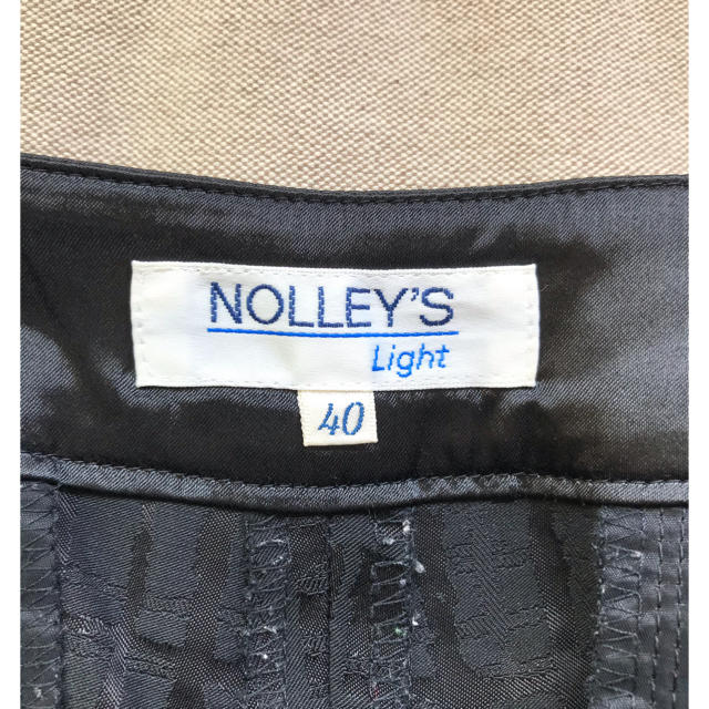 NOLLEY'S(ノーリーズ)のノーリーズ　パンツ　黒　光沢柄付 レディースのパンツ(クロップドパンツ)の商品写真