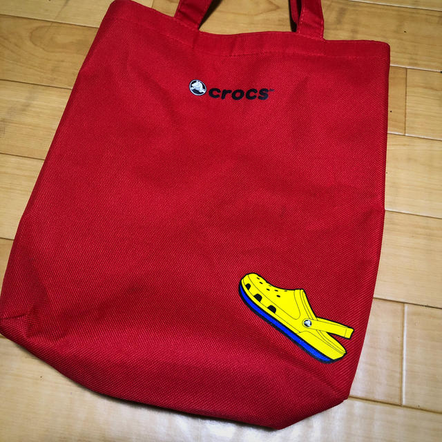crocs(クロックス)のクロックス赤トートバッグ◆crocsスクールバッグジムお道具袋 キッズ/ベビー/マタニティのこども用バッグ(レッスンバッグ)の商品写真
