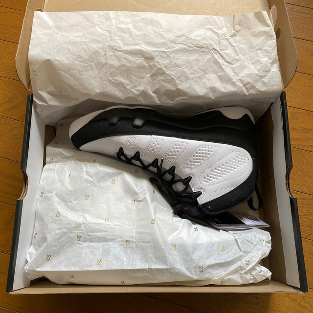 NIKE(ナイキ)のエアジョーダン9 白×黒　US10  メンズの靴/シューズ(スニーカー)の商品写真