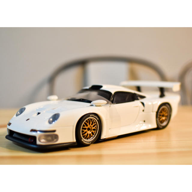 Porsche(ポルシェ)の◎◎絶版品！☆UTmodels 1/18 ポルシェ 911 GT1 1996 エンタメ/ホビーのおもちゃ/ぬいぐるみ(模型/プラモデル)の商品写真